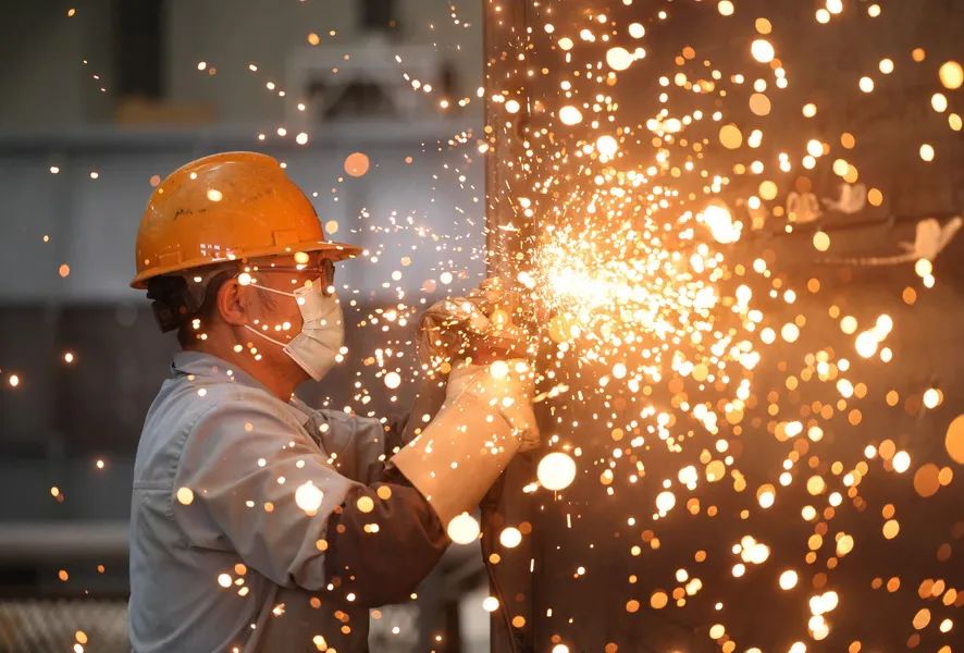 Staying Resolute Amid Scorching Heat: CCF Group Busy with Overseas Shipments